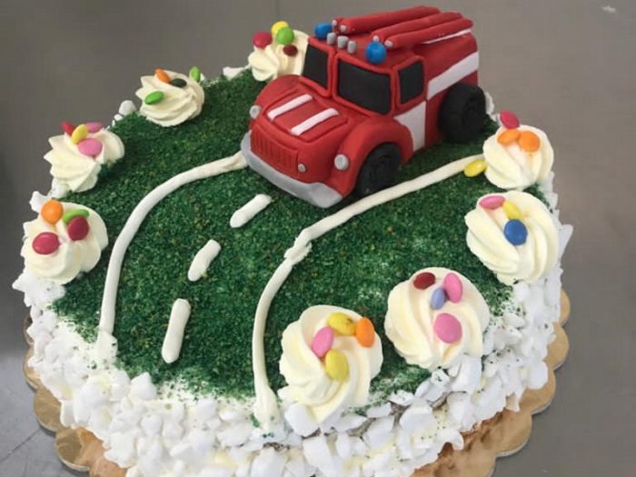 torta con camion bambini